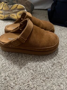 Project cloud slippers